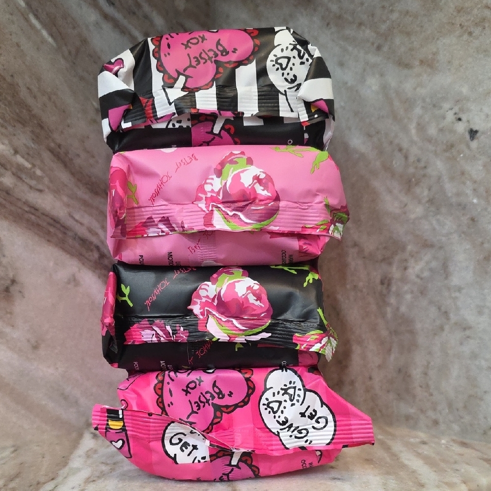 NWT(4Pack)Betsey Johnson Pink Cleansing Facial Wipes - Picture 6 of 7